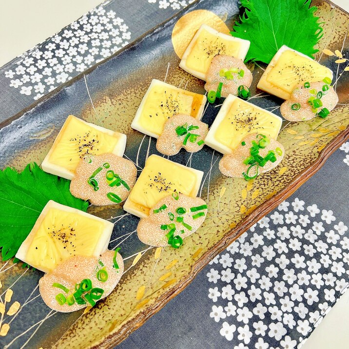 つまみに簡単!はんぺんチーズの★明太ソースがけ